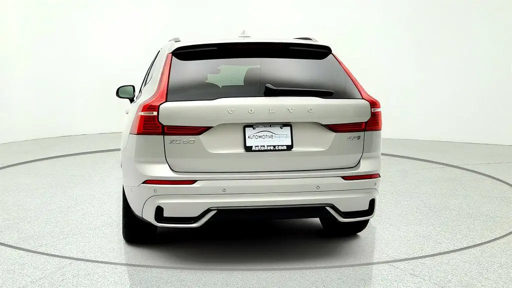 2025 Volvo XC60 B5 Ultra Dark Theme