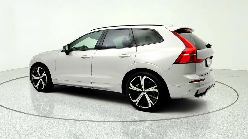 2025 Volvo XC60 B5 Ultra Dark Theme