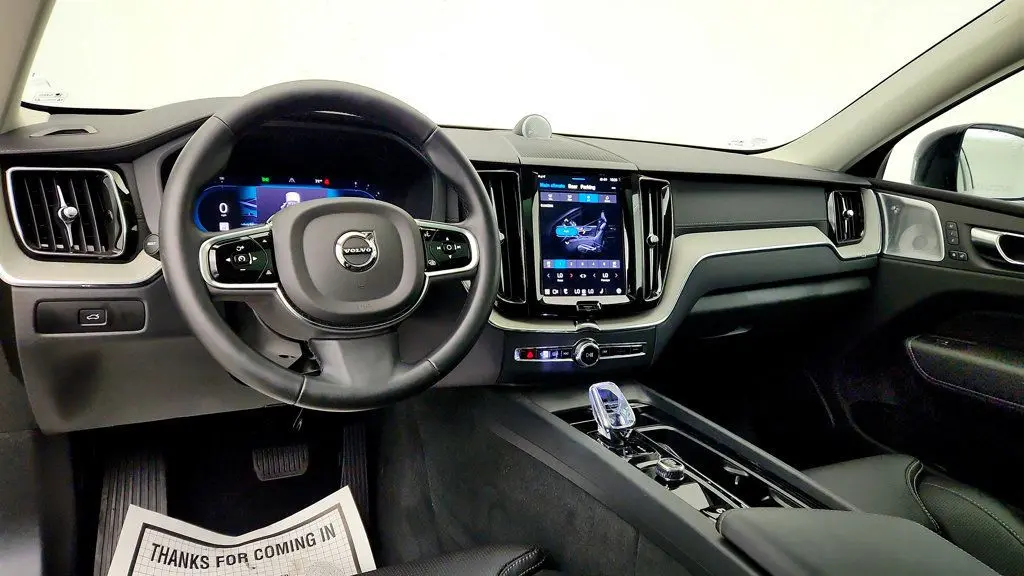 2025 Volvo XC60 B5 Ultra Dark Theme
