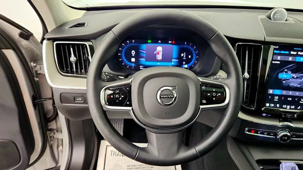 2025 Volvo XC60 B5 Ultra Dark Theme