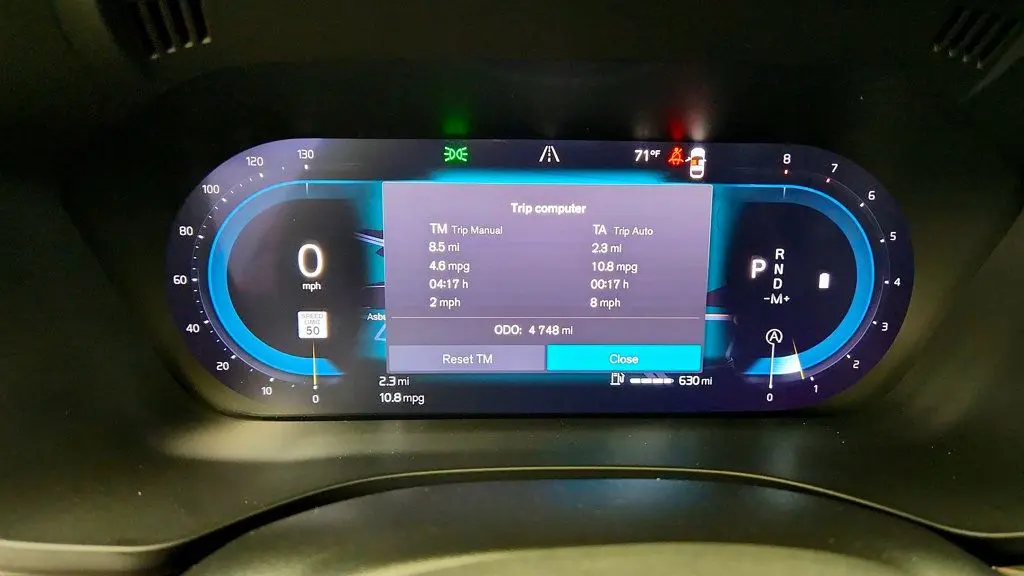2025 Volvo XC60 B5 Ultra Dark Theme