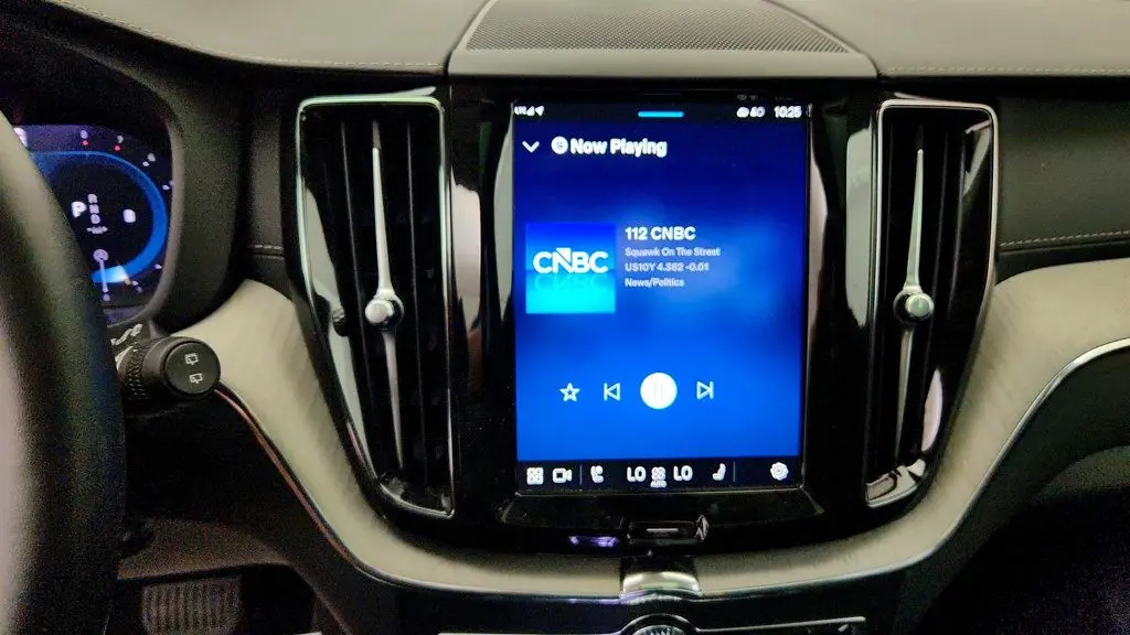 2025 Volvo XC60 B5 Ultra Dark Theme