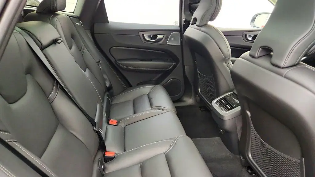 2025 Volvo XC60 B5 Ultra Dark Theme