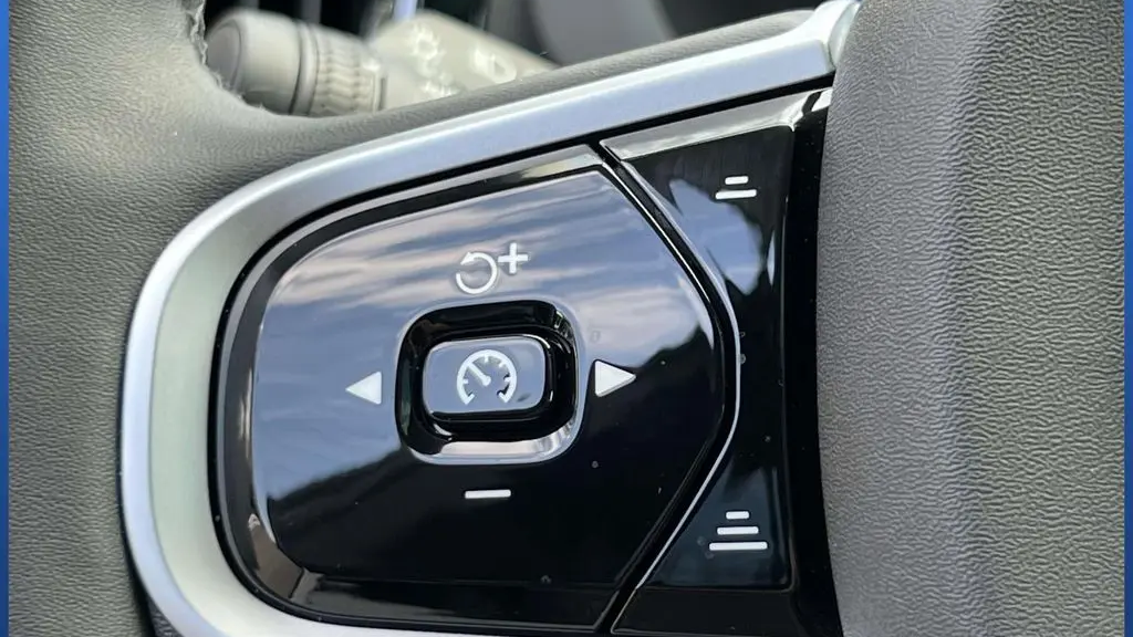 2026 Volvo XC60 B5 Ultra