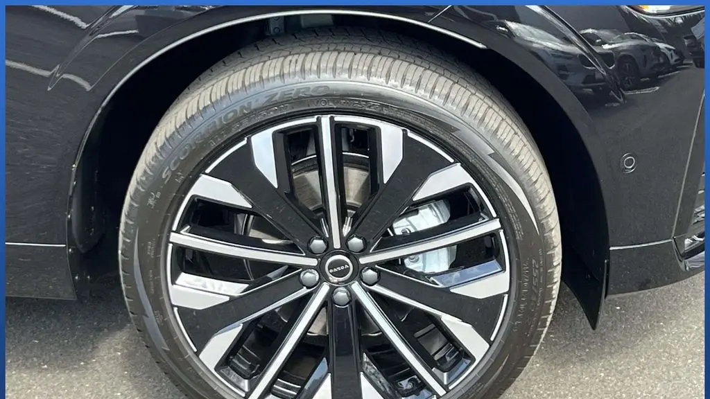 2026 Volvo XC60 B5 Ultra