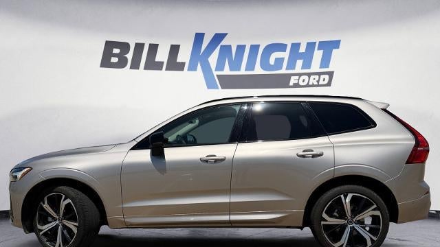 2025 Volvo XC60 B5 Ultra Dark Theme