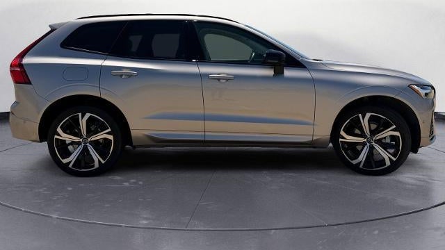 2025 Volvo XC60 B5 Ultra Dark Theme