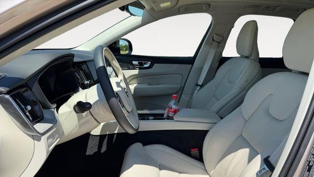 2025 Volvo XC60 B5 Ultra Dark Theme