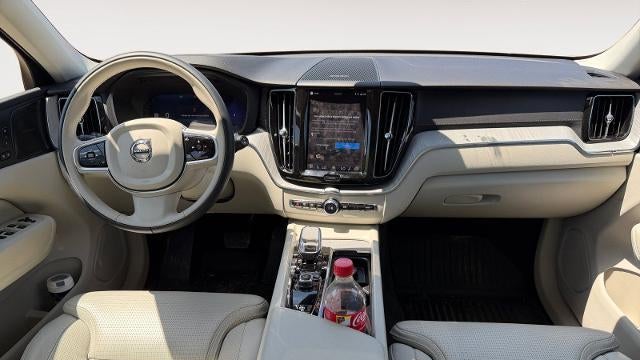 2025 Volvo XC60 B5 Ultra Dark Theme