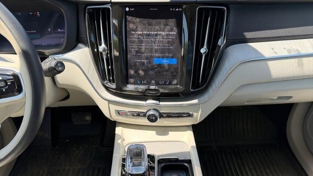 2025 Volvo XC60 B5 Ultra Dark Theme