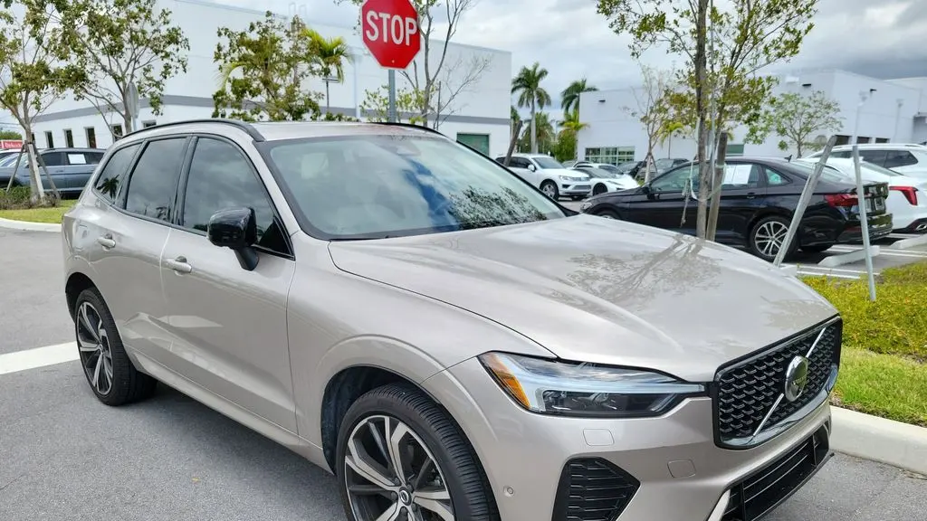 Preowned 2025 Volvo XC60 B5 Ultra Dark Theme for Sale