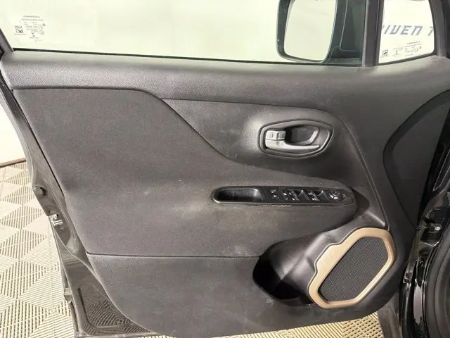 2016 Jeep Renegade - $10,000