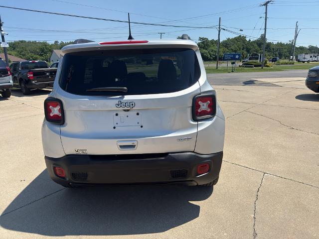 2019 Jeep Renegade Latitude — photo 1 of 9