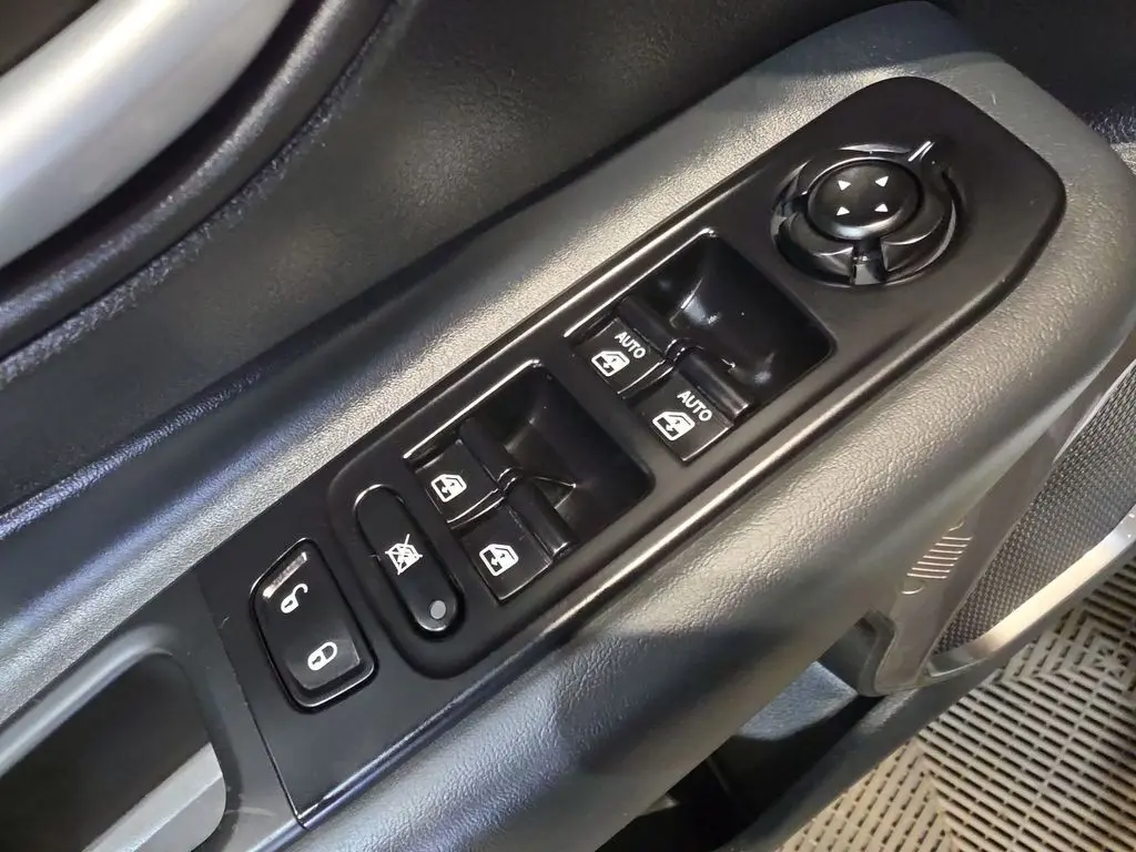 2023 Jeep Renegade - $18,358