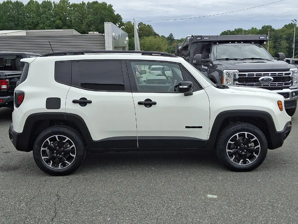 2023 Jeep Renegade - $18,800