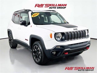 2023 Jeep Renegade with Alpine White Clearcoat Exterior