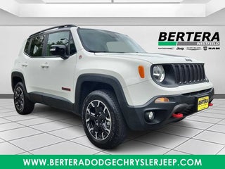 2023 Jeep Renegade with Alpine White Clearcoat Exterior