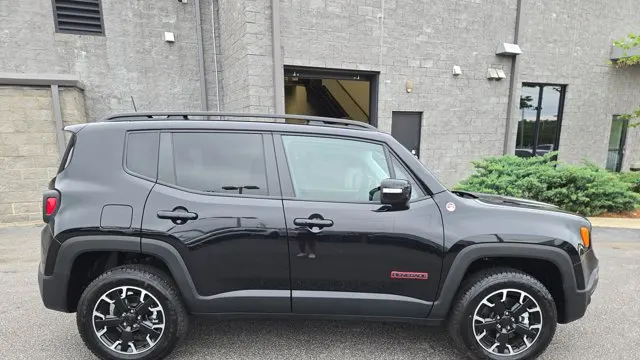 2023 Jeep Renegade Trailhawk