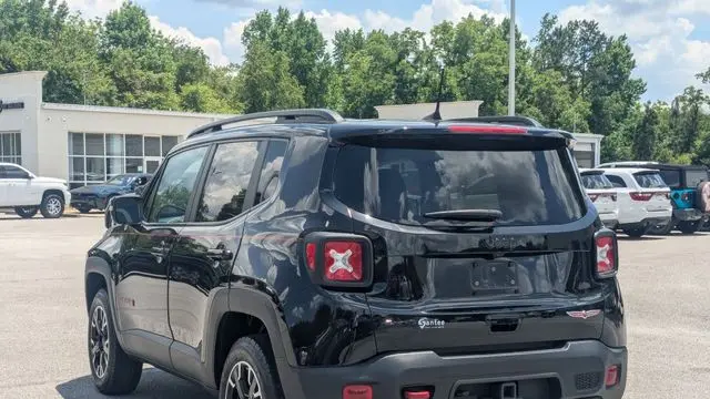 2023 Jeep Renegade Trailhawk