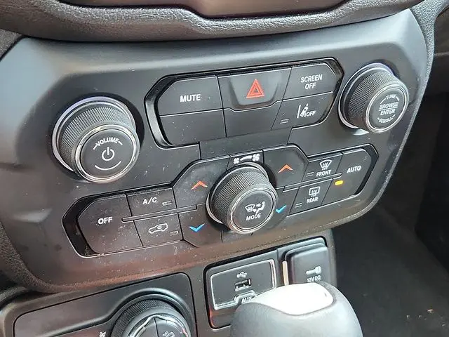 2022 Jeep Renegade - $18,794