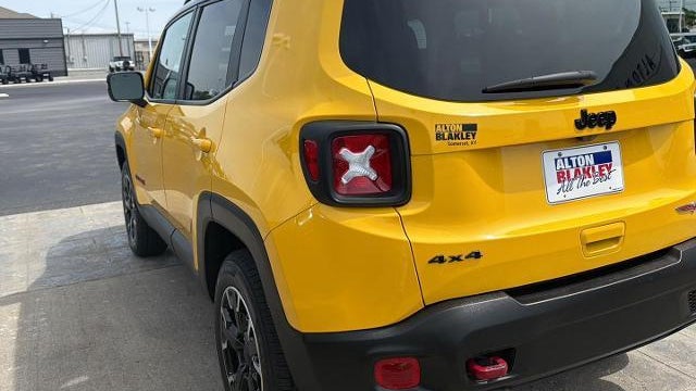 2023 Jeep Renegade Trailhawk