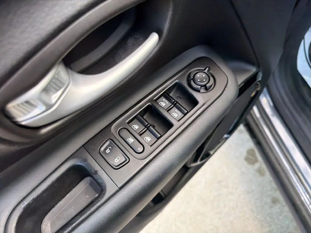 2023 Jeep Renegade - $19,000