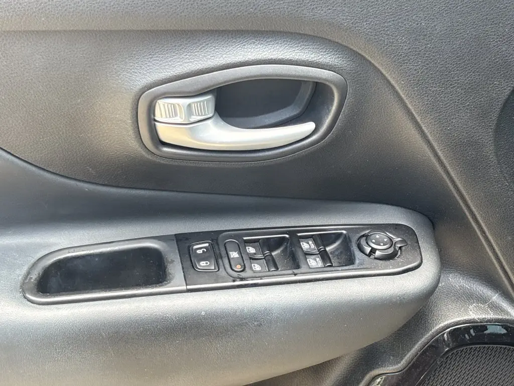 2023 Jeep Renegade - $19,000