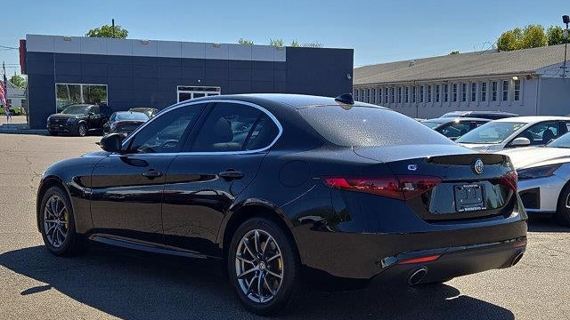 2018 Alfa Romeo Giulia Base