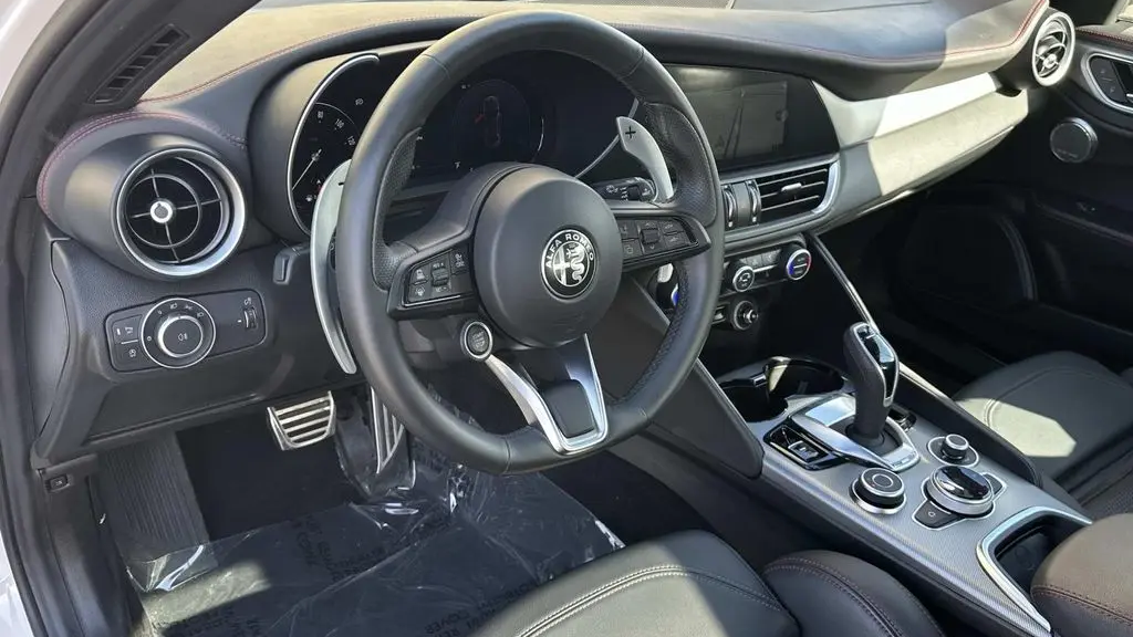 2025 Alfa Romeo Giulia Base