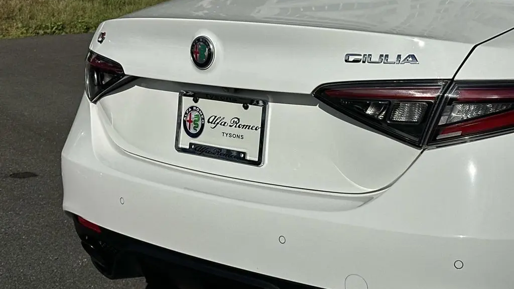 2025 Alfa Romeo Giulia Base