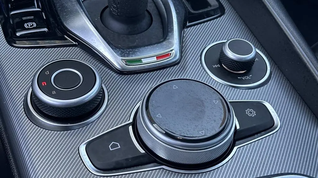 2025 Alfa Romeo Giulia Base