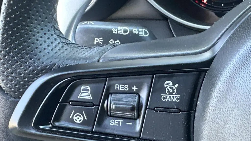2025 Alfa Romeo Giulia Base