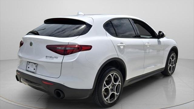 2023 Alfa Romeo Stelvio Sprint