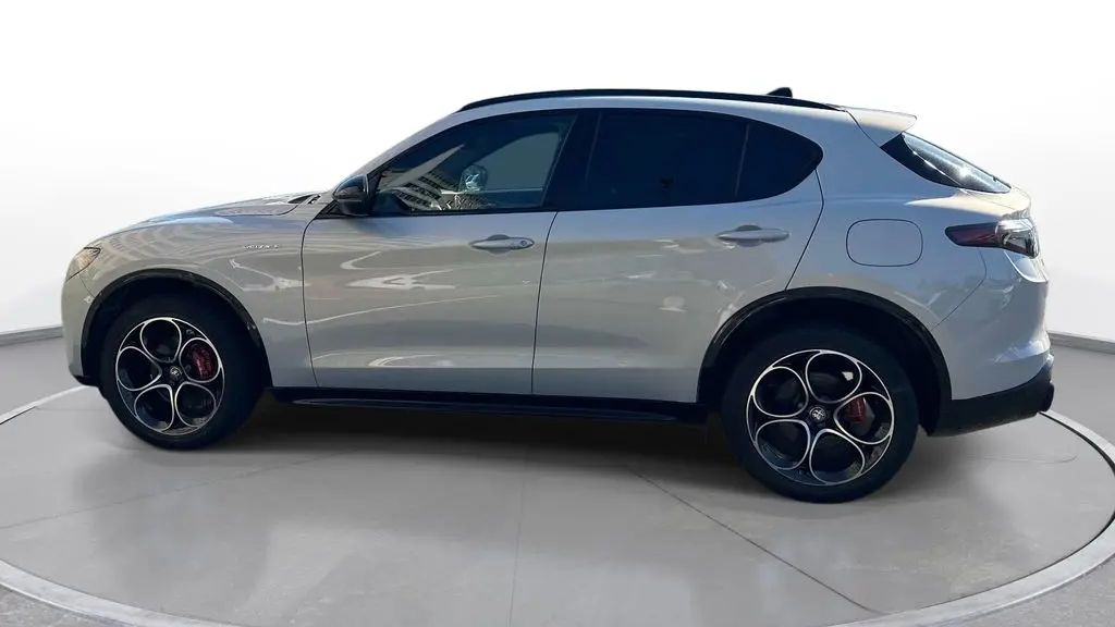 2025 Alfa Romeo Stelvio Base