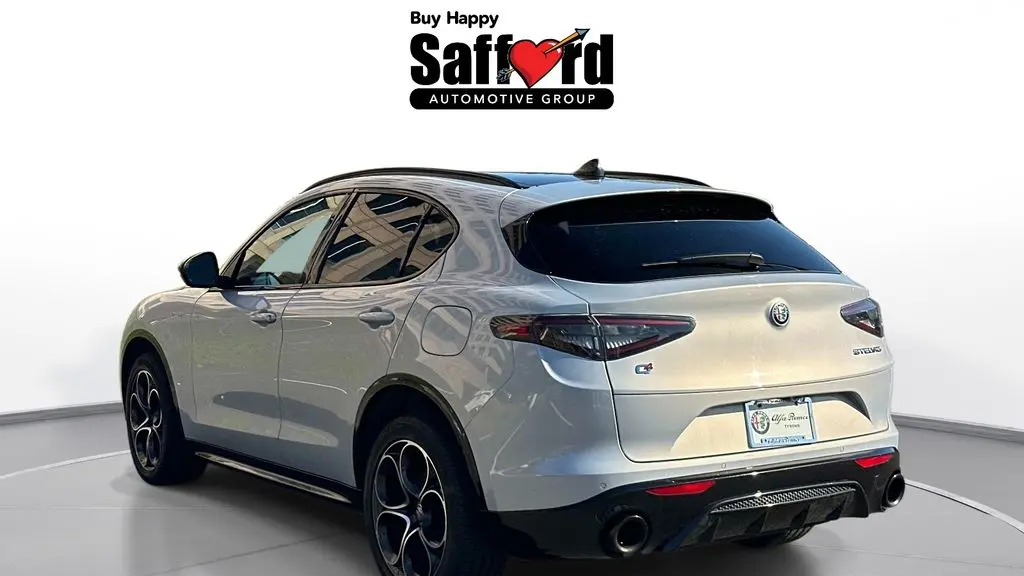 2025 Alfa Romeo Stelvio Base