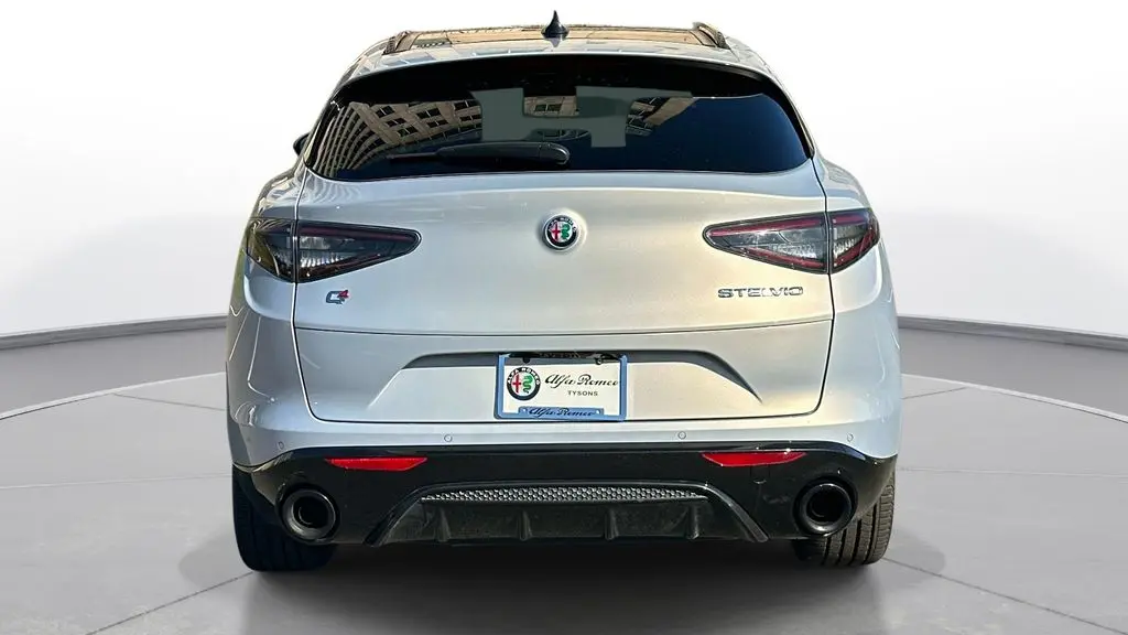 2025 Alfa Romeo Stelvio Base