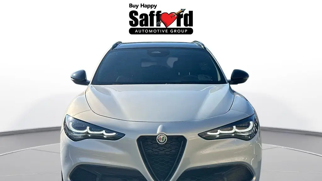 2025 Alfa Romeo Stelvio Base