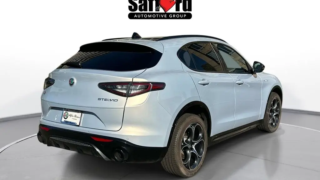 2025 Alfa Romeo Stelvio Base