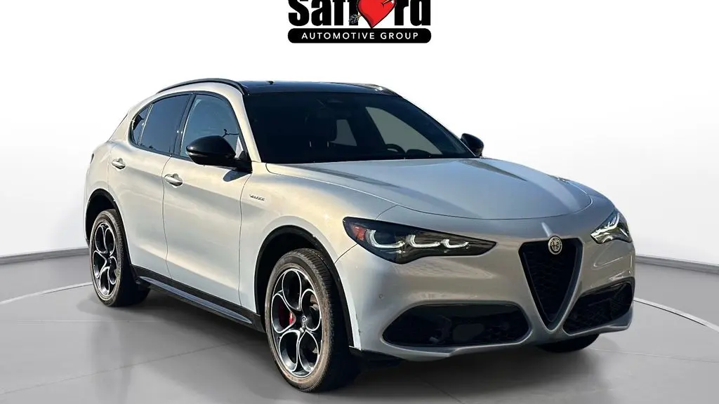 2025 Alfa Romeo Stelvio Base