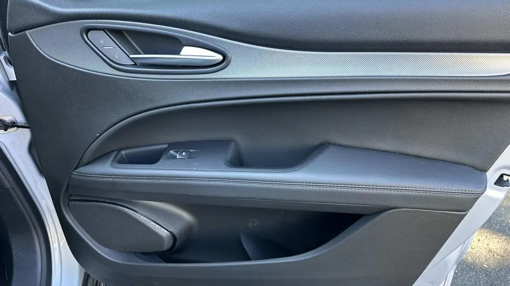 2025 Alfa Romeo Stelvio Base