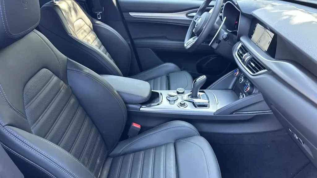 2025 Alfa Romeo Stelvio Base