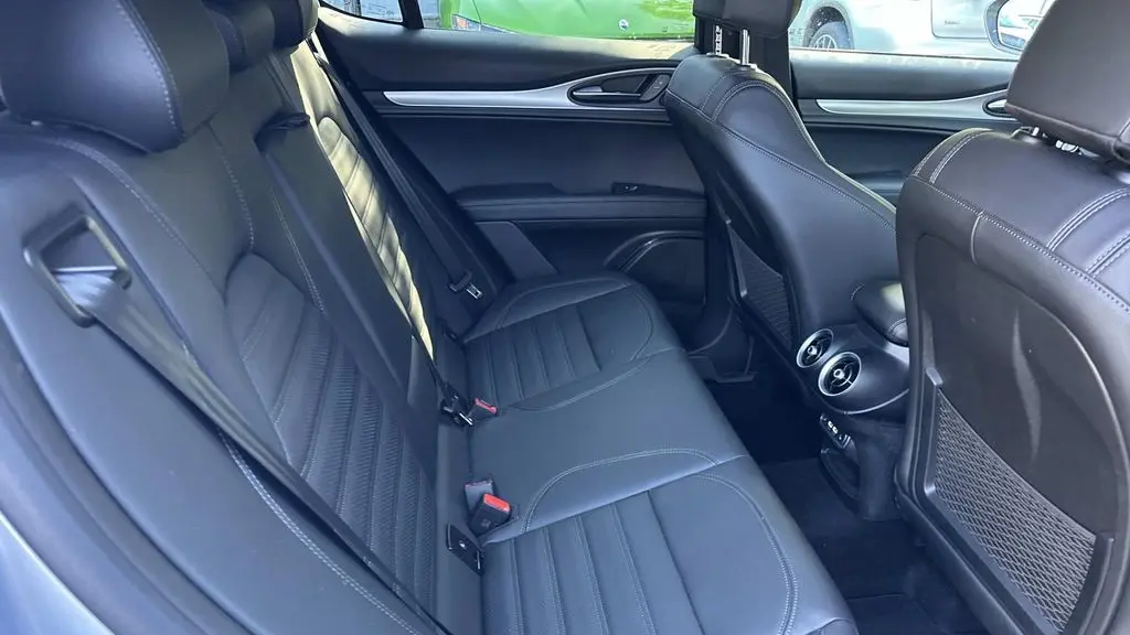 2025 Alfa Romeo Stelvio Base