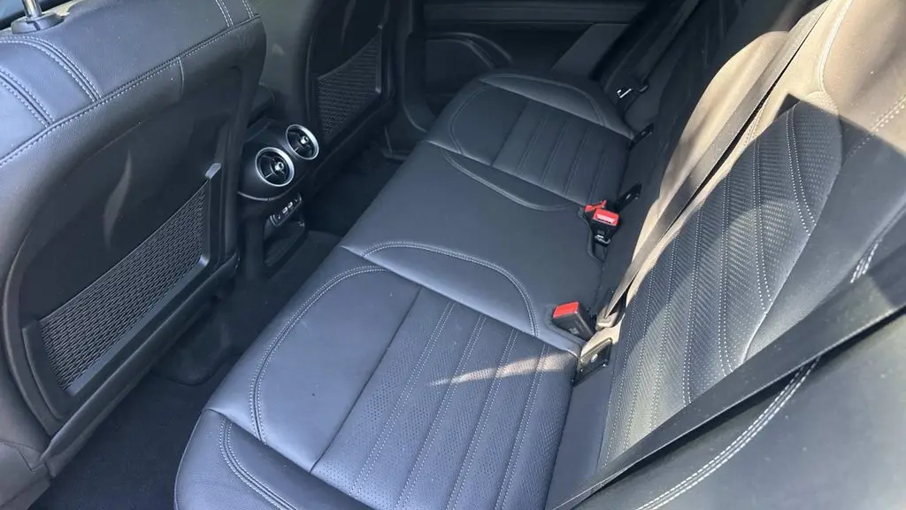 2025 Alfa Romeo Stelvio Base