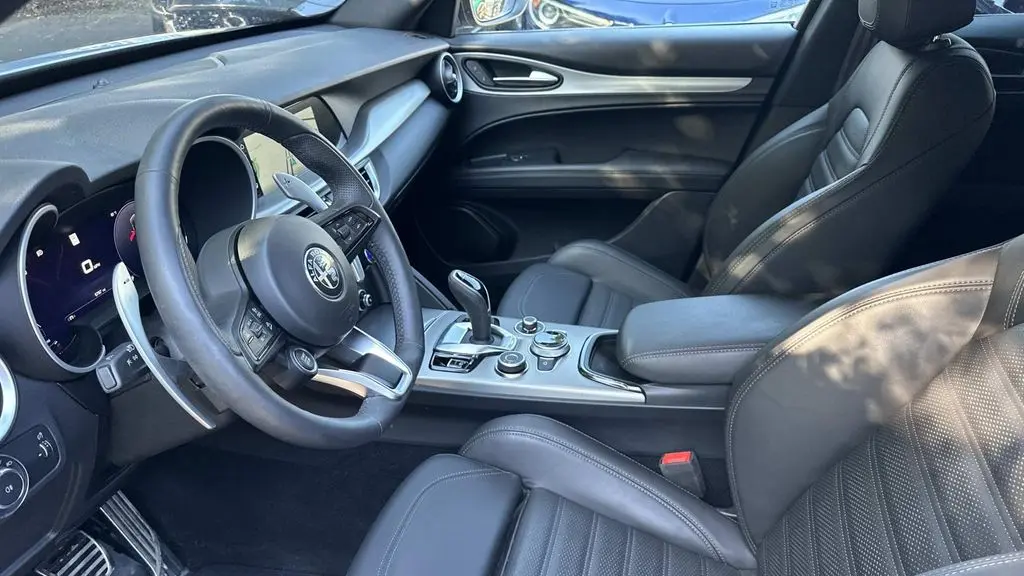 2025 Alfa Romeo Stelvio Base