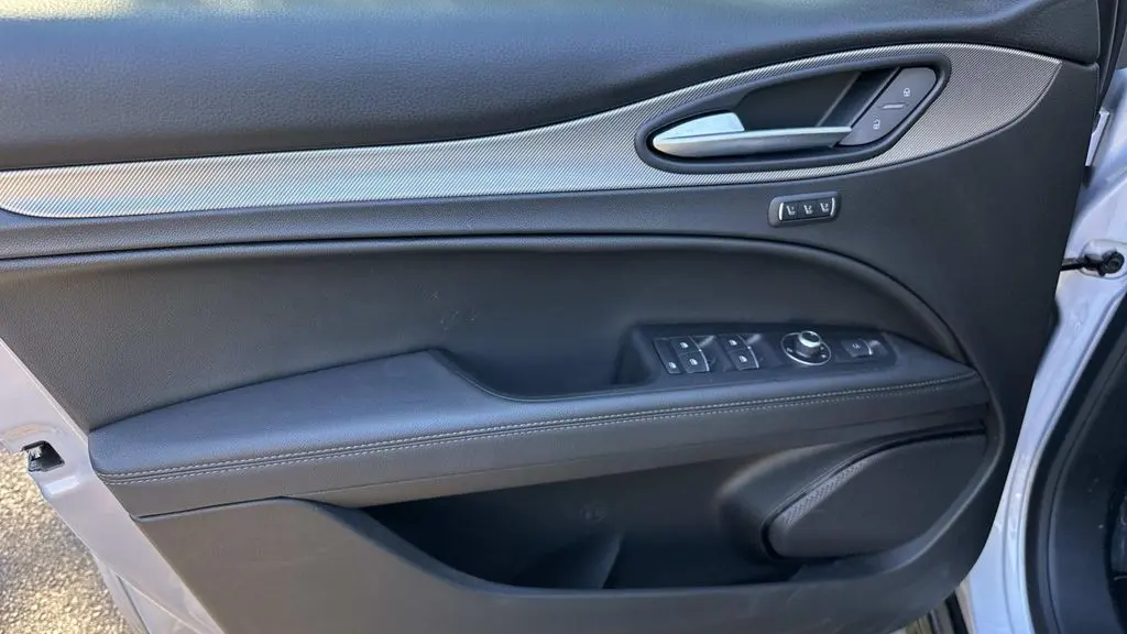 2025 Alfa Romeo Stelvio Base