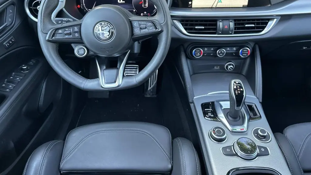 2025 Alfa Romeo Stelvio Base