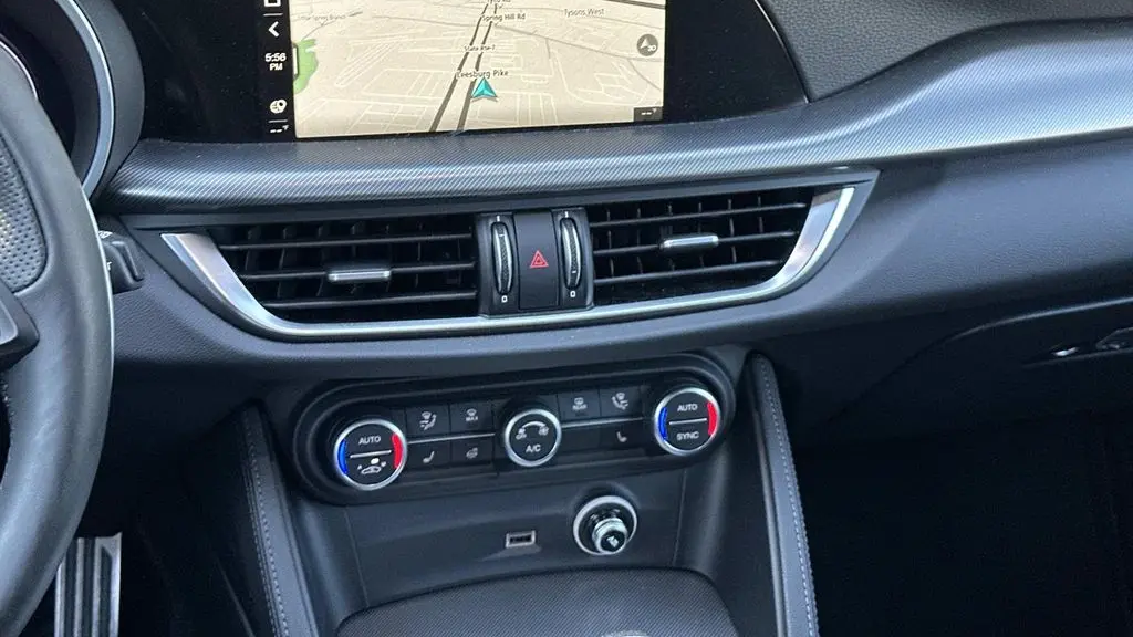 2025 Alfa Romeo Stelvio Base