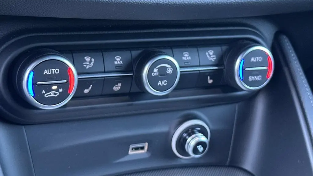 2025 Alfa Romeo Stelvio Base
