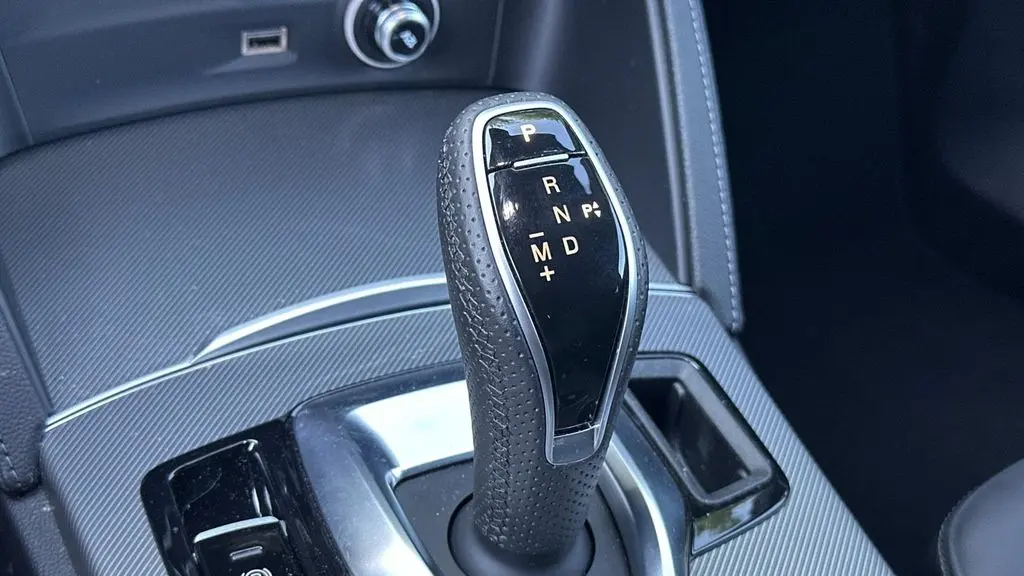 2025 Alfa Romeo Stelvio Base
