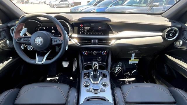 2025 Alfa Romeo Stelvio Intensa